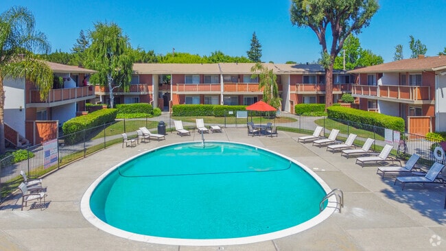 Piscina - Oakridge Apartments