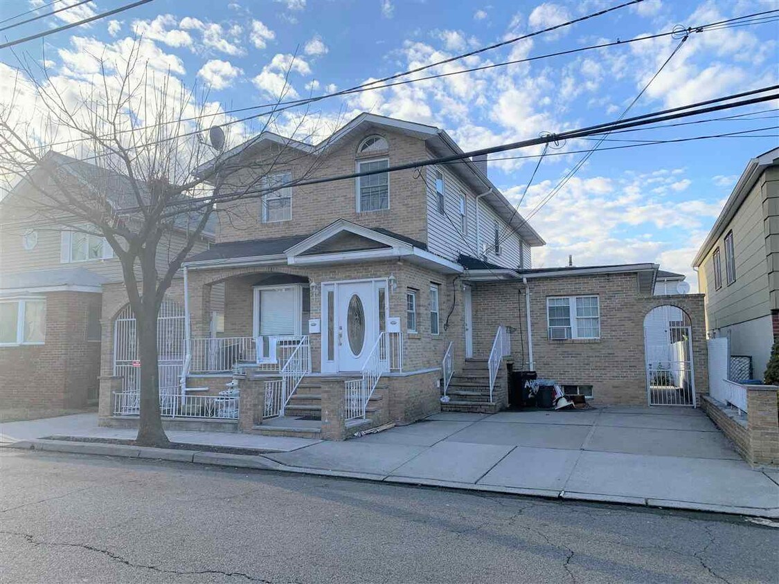 Primary Photo - 839 Eighth St