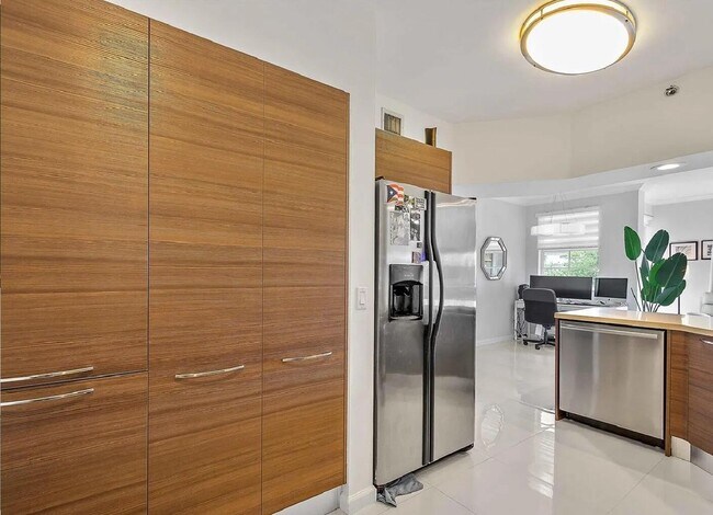 Foto del edificio - 3145 NE 184th St