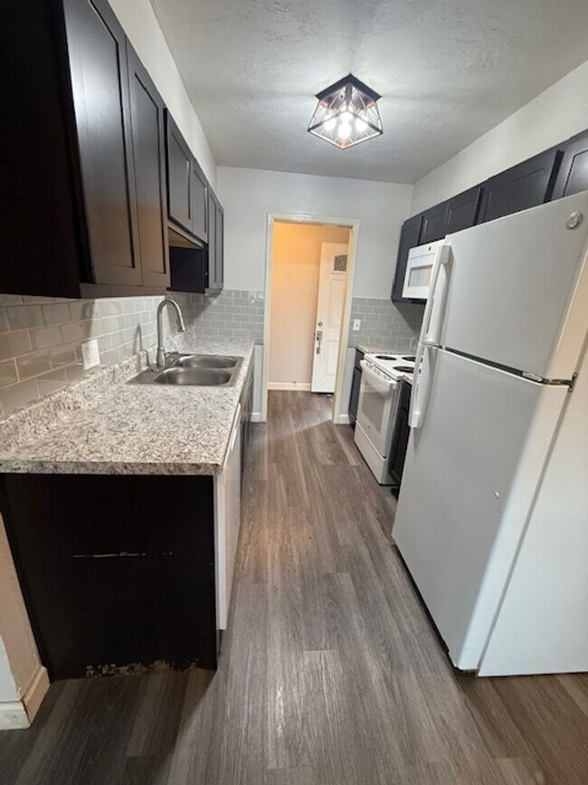 Building Photo - 3 bedrooms - 1.5 baths - Wood-look Floors ...