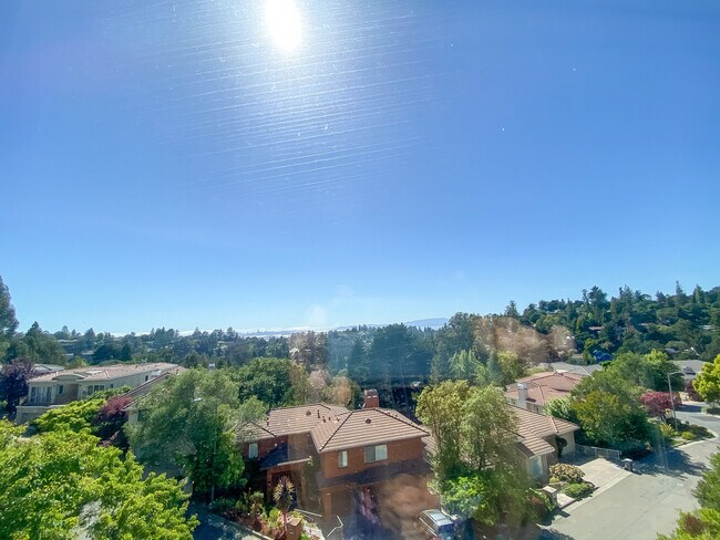 Building Photo - 6101 Mazuela Dr