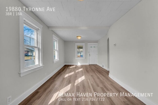 Building Photo - 19880 Tyronne Ave