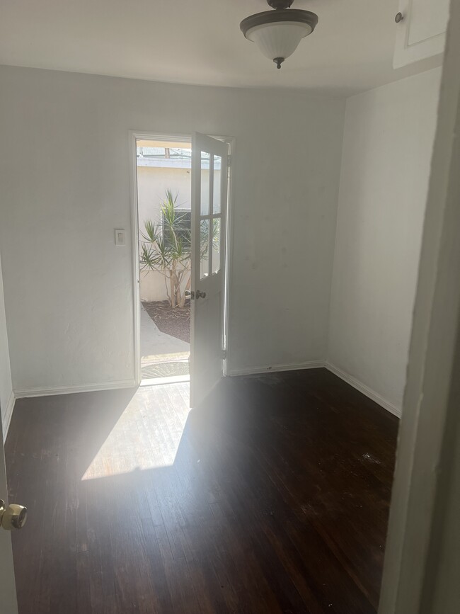 Foto del edificio - 2575 S Barrington Ave