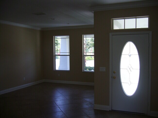 Foto del edificio - 4 Bedroom/2.5 Bath next to Lake in Winderm...