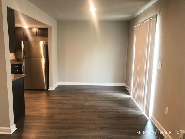 Building Photo - 3 Bed 2 Car Townhome in Grain Valley