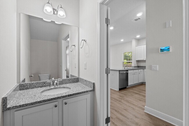 Foto del edificio - 235 Sandhill Pines Dr