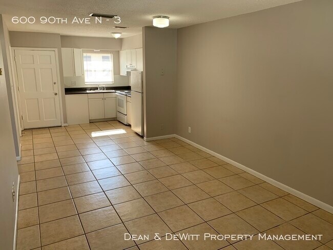 Foto del edificio - 600 90th Ave N