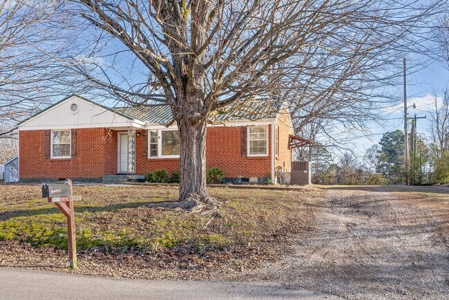 Building Photo - 3 Bedroom Home For Rent Near Madison Street!