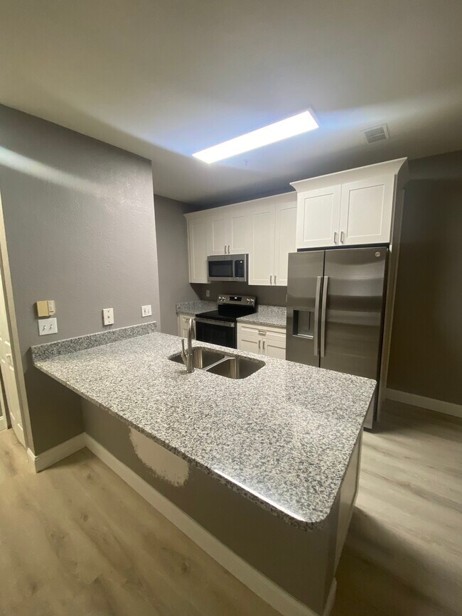 Foto del edificio - 16205 Enclave Village Dr