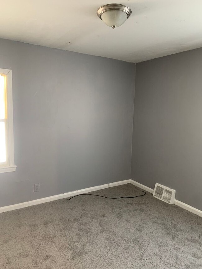 Building Photo - Updated Home In Detroit