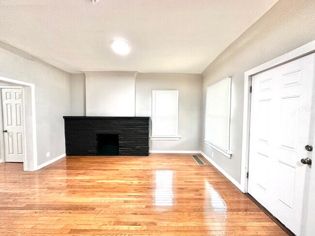 Foto del edificio - 1362 E 111th St
