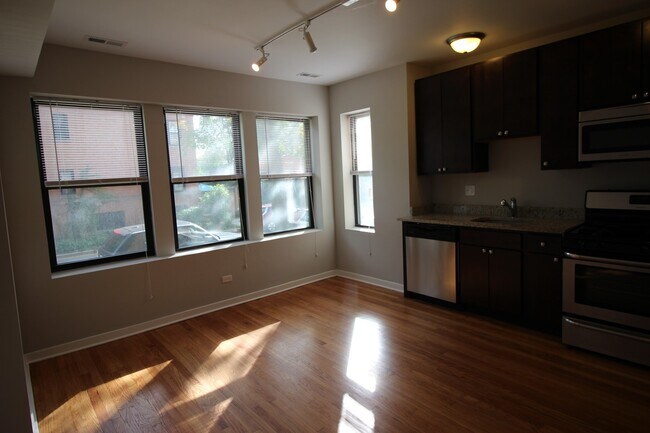 Foto del edificio - 2438 W North Shore Ave