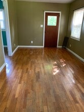 Building Photo - 946 Poly Dr