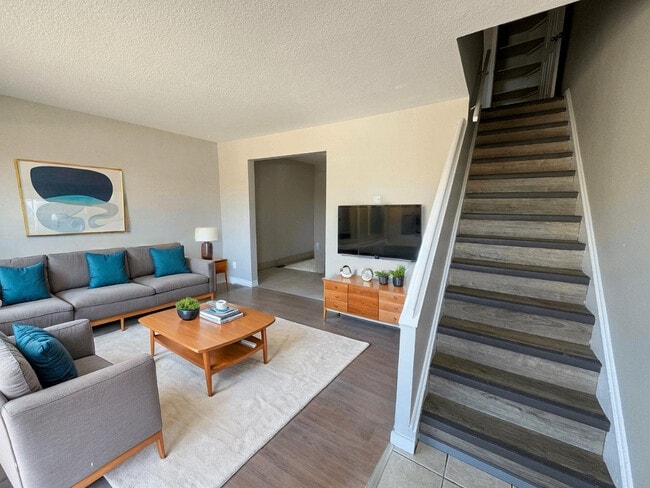 Photo du bâtiment - CONTINENTAL TOWNHOMES