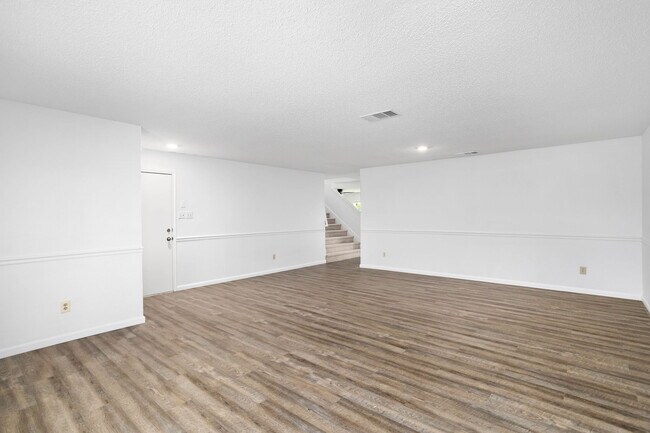 Foto del edificio - 8090 Chestnut Ash Dr