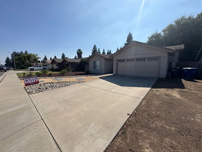 Foto del edificio - Charming Farmersville House near Shopping ...