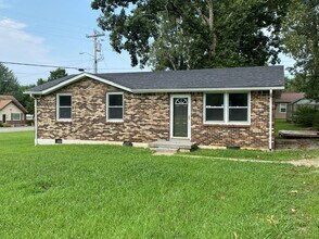 Building Photo - 1502 Nichols Dr