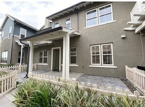 Building Photo - 11 Promesa Ave