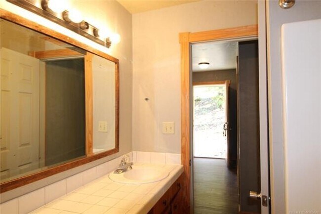 Foto del edificio - 2 Bedroom 1 bathroom