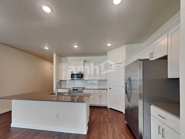Foto del edificio - 1512 N Garnet Creek Ave