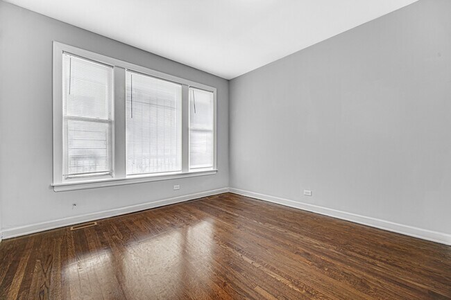 Foto del edificio - 6111 S Eberhart Ave