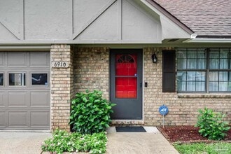 Building Photo - 6910 Heather Oaks Dr