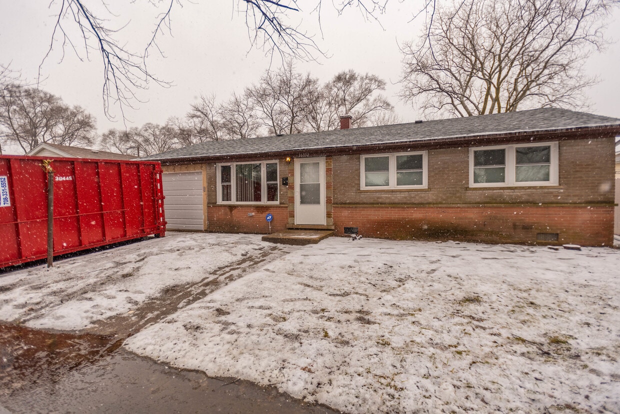 16352 California Ave, Markham, IL 60428 House Rental in Markham, IL