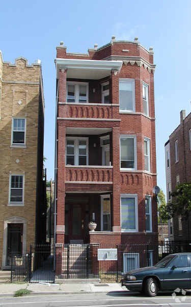 Building Photo - 2054-2056 W Augusta Blvd