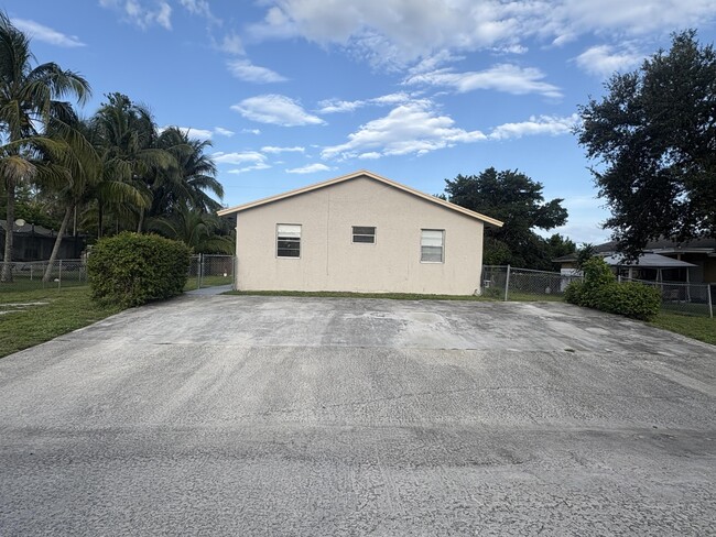 Building Photo - 1704 Citation Dr