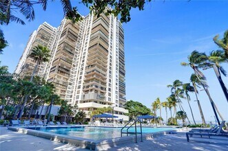 Building Photo - 2333 Brickell Ave