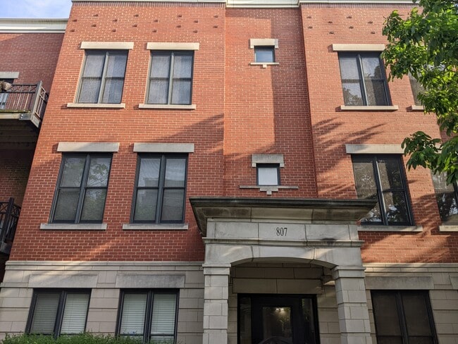 Building Photo - 807 W 14th Pl