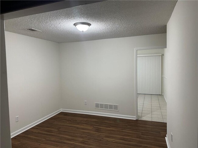 Building Photo - 4106 Hawthorne Cir