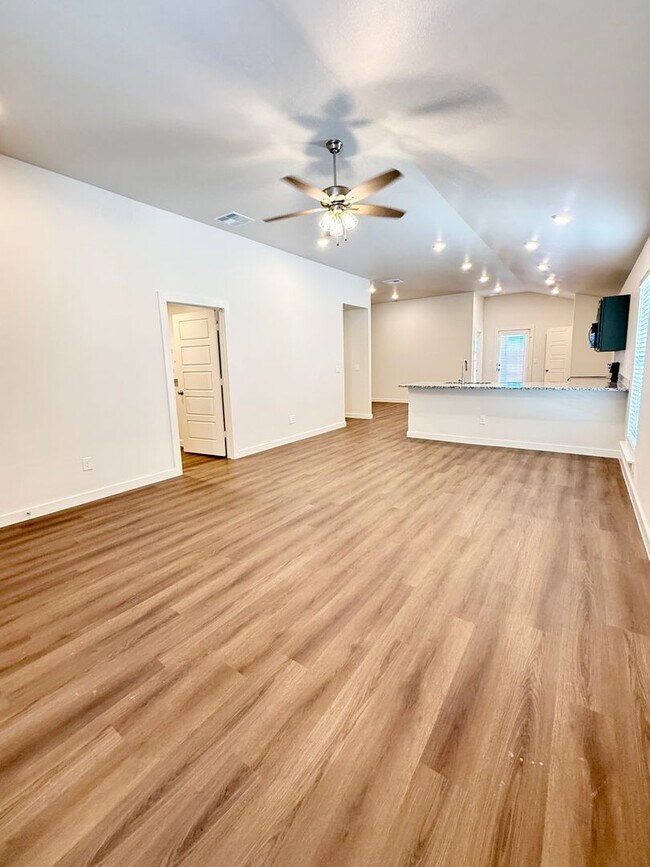 Building Photo - Brand New 3/2/2 Build Located In Willow Bend Villas!