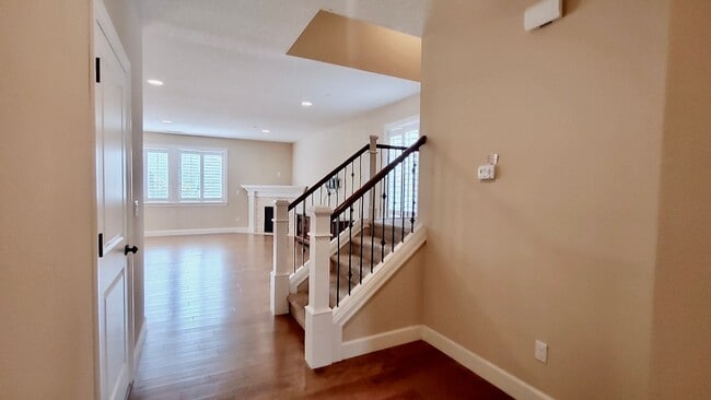 Building Photo - Beautiful Cedar Mills Home With An Easy Co...