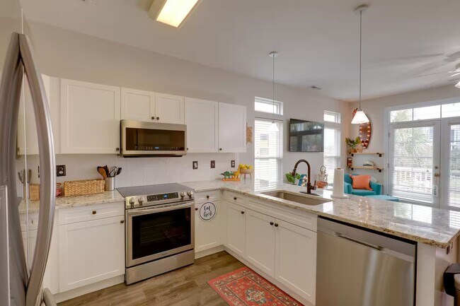 Foto del edificio - FURNISHED "WORK FROM HOME" RENTAL