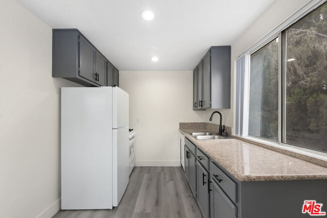 Foto del edificio - 14858 Sylvan St