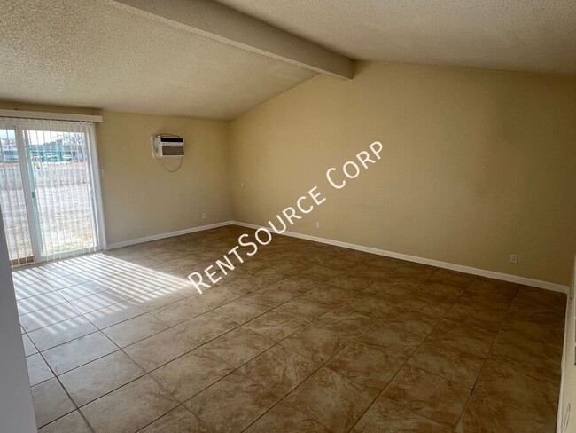 Foto del edificio - 2 Bedroom, 1 Bath Duplex For Rent in Calif...