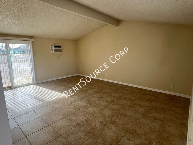 Foto del edificio - 7742 Walpole Ave