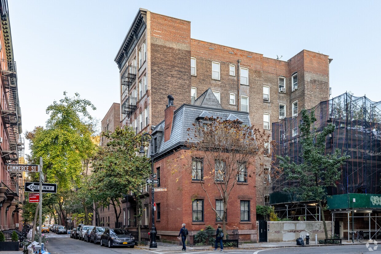 Primary Photo - 71 Barrow St