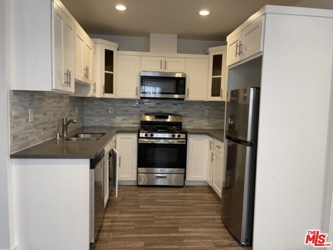 Building Photo - 1662 Arlington Ave