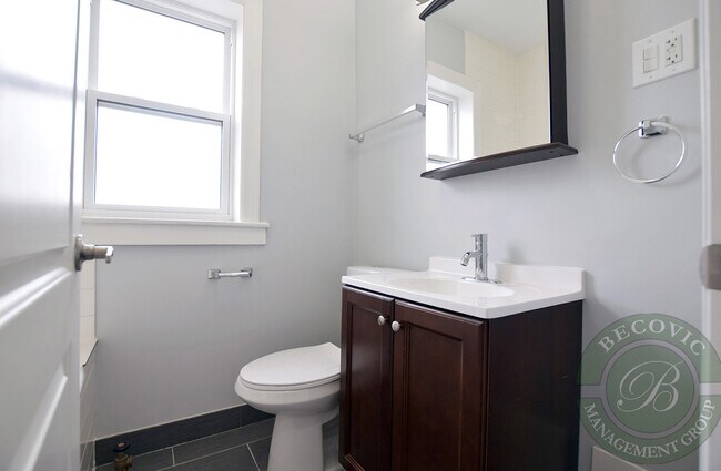 Foto del edificio - 6114 N Winthrop Ave