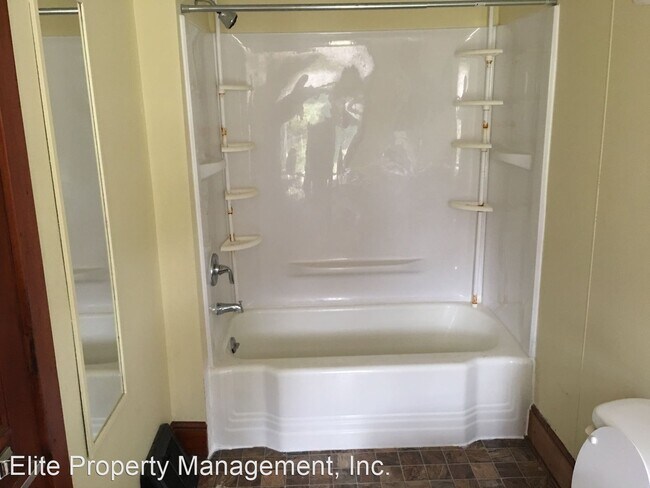 Foto del edificio - 2 br, 1 bath House - 2243 Sunset Ln., Rear