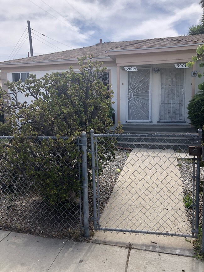 Building Photo - 3901 S Centinela Ave