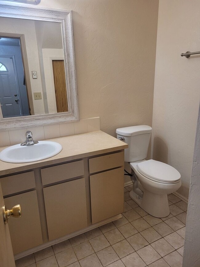 Building Photo - $750 OFF at Move-In -Special - 2BD, 1.5BA ...