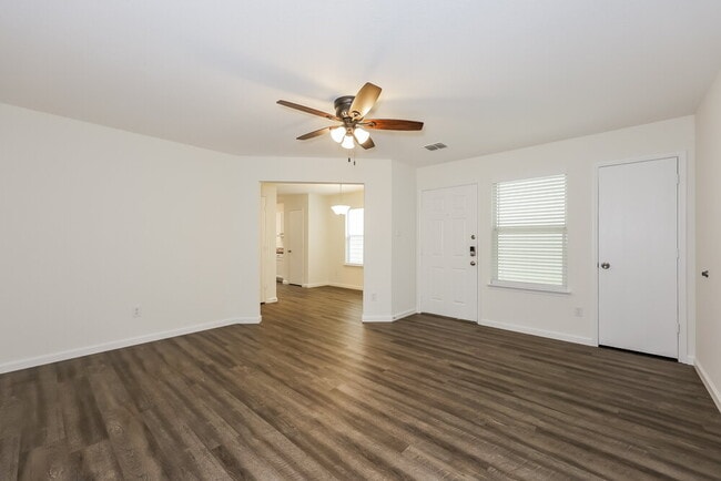 Foto del edificio - 10701 Many Oaks Dr