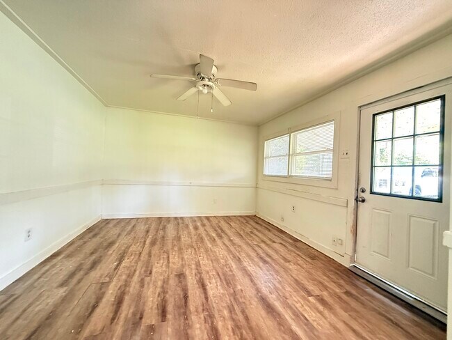 Foto del edificio - 208 Moss St