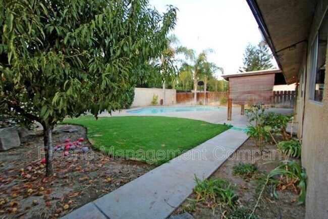 Building Photo - 15262 W El Mar Ln