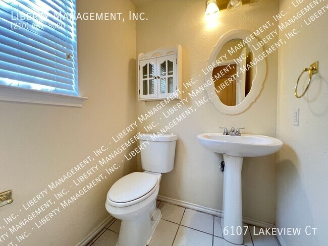 Foto del edificio - 6107 Lakeview Ct