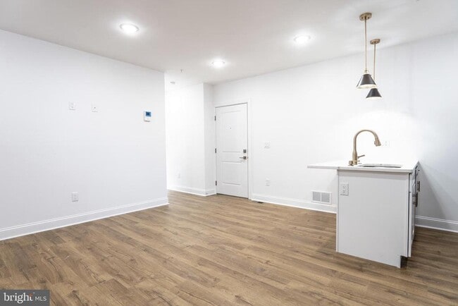 Foto del edificio - 673 N Preston St