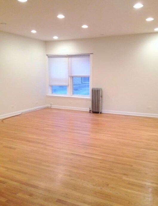 Building Photo - 3939 N Pine Grove Ave
